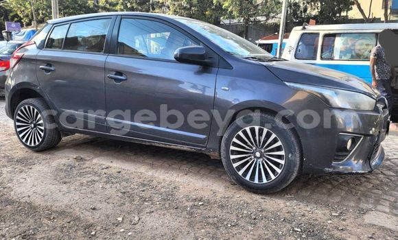 ይግዙ ያገለገለ Toyota Yaris Beige መኪና በ አዲስ አበባ በ ኢትዮጵያ