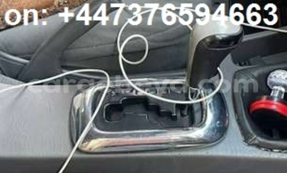 Oofamaa Toyota Hilux Silver Makiinaa iti Addis–Ababa keessatti Ethiopia keessatti Oofamaa Toyota Hilux Silver Makiinaa iti Addis–Ababa keessatti Ethiopia keessatti
