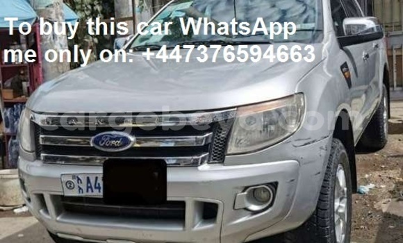Oofamaa Ford Ranger Silver Makiinaa iti Addis–Ababa keessatti Ethiopia keessatti Oofamaa Ford Ranger Silver Makiinaa iti Addis–Ababa keessatti Ethiopia keessatti