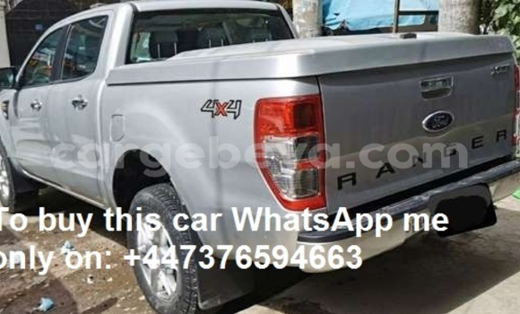 Oofamaa Ford Ranger Silver Makiinaa iti Addis–Ababa keessatti Ethiopia keessatti Oofamaa Ford Ranger Silver Makiinaa iti Addis–Ababa keessatti Ethiopia keessatti