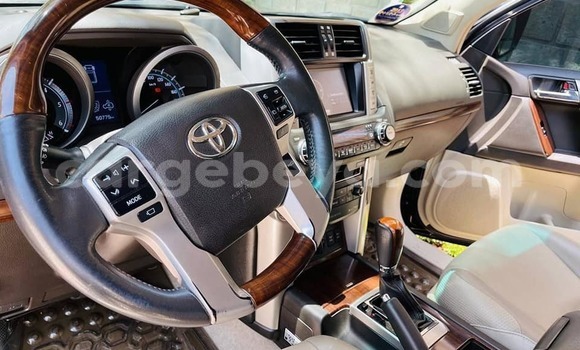 ይግዙ ያገለገለ Toyota Land Cruiser Prado ጥቁር መኪና በ አዲስ አበባ በ ኢትዮጵያ ይግዙ ያገለገለ Toyota Land Cruiser Prado ጥቁር መኪና በ አዲስ አበባ በ ኢትዮጵያ