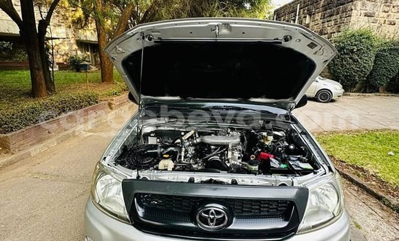 ይግዙ ያገለገለ Toyota Hilux ብር መኪና በ አዲስ አበባ በ ኢትዮጵያ ይግዙ ያገለገለ Toyota Hilux ብር መኪና በ አዲስ አበባ በ ኢትዮጵያ