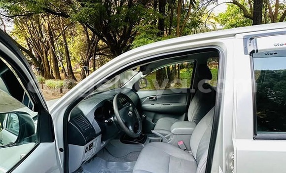 ይግዙ ያገለገለ Toyota Hilux ብር መኪና በ አዲስ አበባ በ ኢትዮጵያ ይግዙ ያገለገለ Toyota Hilux ብር መኪና በ አዲስ አበባ በ ኢትዮጵያ