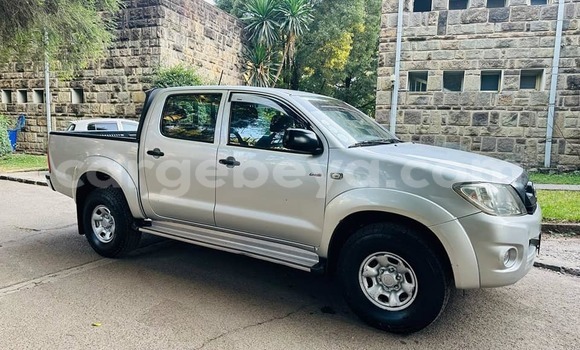 ይግዙ ያገለገለ Toyota Hilux ብር መኪና በ አዲስ አበባ በ ኢትዮጵያ ይግዙ ያገለገለ Toyota Hilux ብር መኪና በ አዲስ አበባ በ ኢትዮጵያ