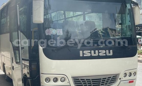 Acheter Occasion Voiture Isuzu Stylus Blanc à Addis Ababa, Ethiopie Acheter Occasion Voiture Isuzu Stylus Blanc à Addis Ababa, Ethiopie