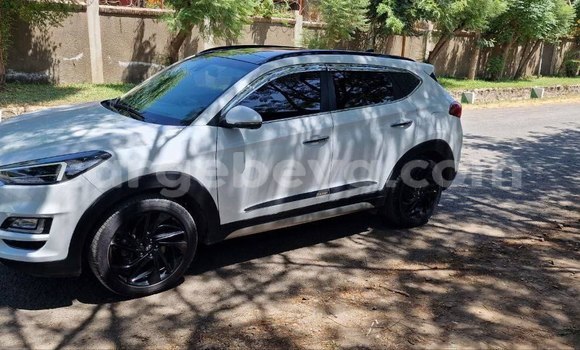 Acheter Occasion Voiture Hyundai Tucson Blanc à Addis Ababa, Ethiopie Acheter Occasion Voiture Hyundai Tucson Blanc à Addis Ababa, Ethiopie