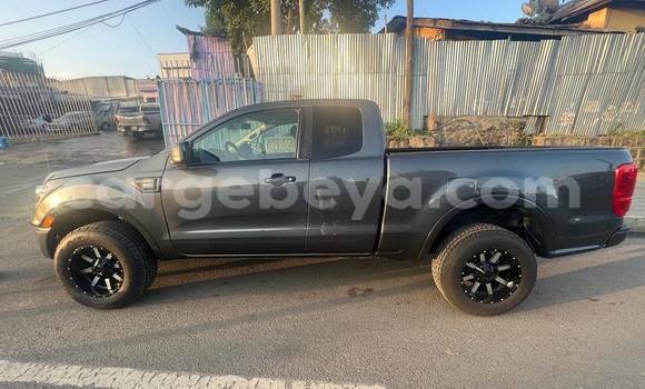 ይግዙ ያገለገለ Ford Ranger Beige መኪና በ አዲስ አበባ በ ኢትዮጵያ