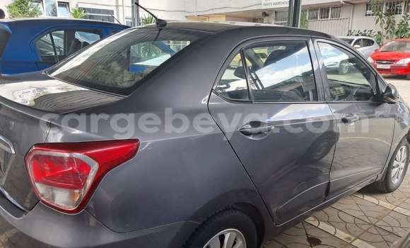 Oofamaa Hyundai i10 Silver Makiinaa iti Addis–Ababa keessatti Ethiopia keessatti