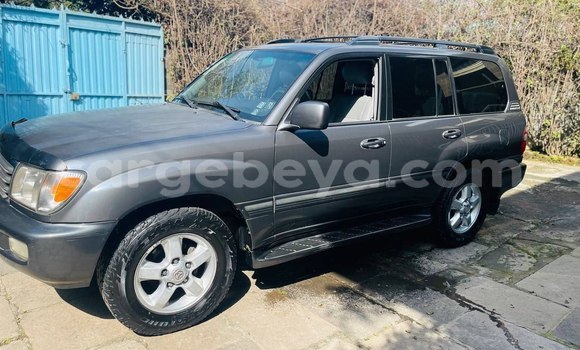 ይግዙ ያገለገለ Toyota Land Cruiser Beige መኪና በ አዲስ አበባ በ ኢትዮጵያ ይግዙ ያገለገለ Toyota Land Cruiser Beige መኪና በ አዲስ አበባ በ ኢትዮጵያ
