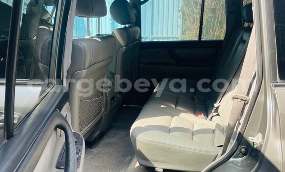 ይግዙ ያገለገለ Toyota Land Cruiser Beige መኪና በ አዲስ አበባ በ ኢትዮጵያ ይግዙ ያገለገለ Toyota Land Cruiser Beige መኪና በ አዲስ አበባ በ ኢትዮጵያ