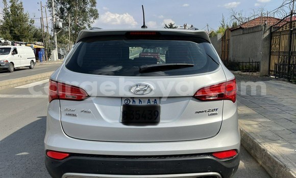 Acheter Occasion Voiture Hyundai Santa Fe Gris à Addis Ababa, Ethiopie Acheter Occasion Voiture Hyundai Santa Fe Gris à Addis Ababa, Ethiopie