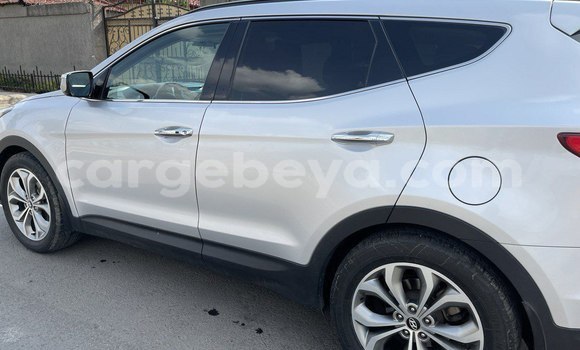 Acheter Occasion Voiture Hyundai Santa Fe Gris à Addis Ababa, Ethiopie Acheter Occasion Voiture Hyundai Santa Fe Gris à Addis Ababa, Ethiopie