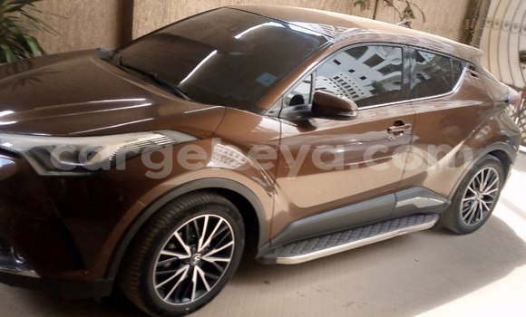 Oofamaa Toyota C-HR Brown Makiinaa iti Addis–Ababa keessatti Ethiopia keessatti