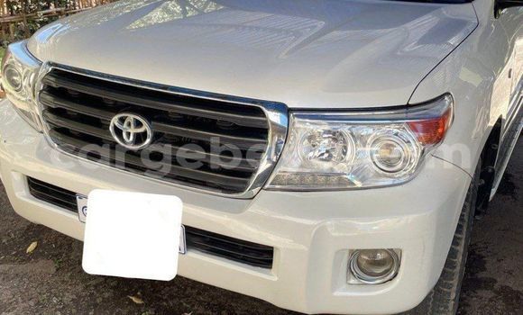 Acheter Occasion Voiture Toyota Land Cruiser Blanc à Addis Ababa, Ethiopie Acheter Occasion Voiture Toyota Land Cruiser Blanc à Addis Ababa, Ethiopie