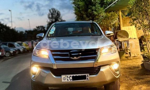 Acheter Occasion Voiture Toyota Fortuner Beige à Addis Ababa, Ethiopie Acheter Occasion Voiture Toyota Fortuner Beige à Addis Ababa, Ethiopie