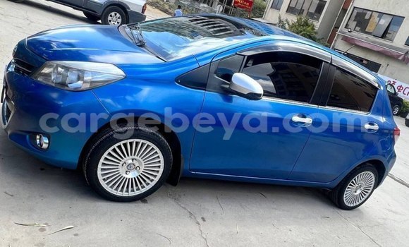 ይግዙ ያገለገለ Toyota Yaris ሰማያዊ መኪና በ አዲስ አበባ በ ኢትዮጵያ