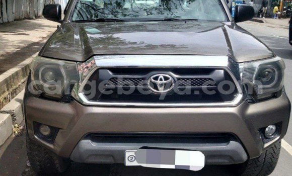 ይግዙ ያገለገለ Toyota Tacoma ብናማ መኪና በ አዲስ አበባ በ ኢትዮጵያ