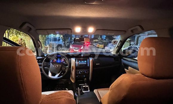 Acheter Occasion Voiture Toyota Fortuner Beige à Addis Ababa, Ethiopie Acheter Occasion Voiture Toyota Fortuner Beige à Addis Ababa, Ethiopie