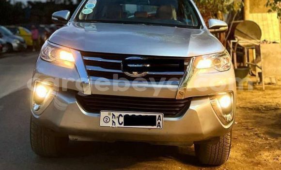 Acheter Occasion Voiture Toyota Fortuner Beige à Addis Ababa, Ethiopie Acheter Occasion Voiture Toyota Fortuner Beige à Addis Ababa, Ethiopie