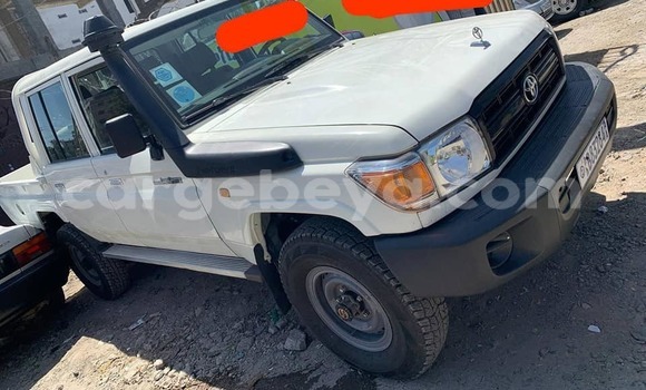ይግዙ ያገለገለ Toyota Land Cruiser ነጭ መኪና በ አዲስ አበባ በ ኢትዮጵያ ይግዙ ያገለገለ Toyota Land Cruiser ነጭ መኪና በ አዲስ አበባ በ ኢትዮጵያ