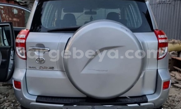 ይግዙ ያገለገለ Toyota RAV4 ብር መኪና በ አዲስ አበባ በ ኢትዮጵያ ይግዙ ያገለገለ Toyota RAV4 ብር መኪና በ አዲስ አበባ በ ኢትዮጵያ