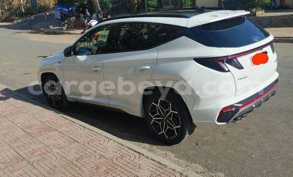 ይግዙ ያገለገለ Hyundai Tucson ነጭ መኪና በ አዲስ አበባ በ ኢትዮጵያ ይግዙ ያገለገለ Hyundai Tucson ነጭ መኪና በ አዲስ አበባ በ ኢትዮጵያ