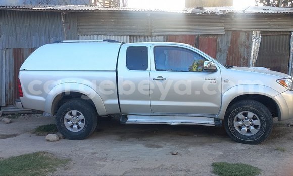 ይግዙ ያገለገለ Toyota Hilux ብር መኪና በ አዲስ አበባ በ ኢትዮጵያ ይግዙ ያገለገለ Toyota Hilux ብር መኪና በ አዲስ አበባ በ ኢትዮጵያ