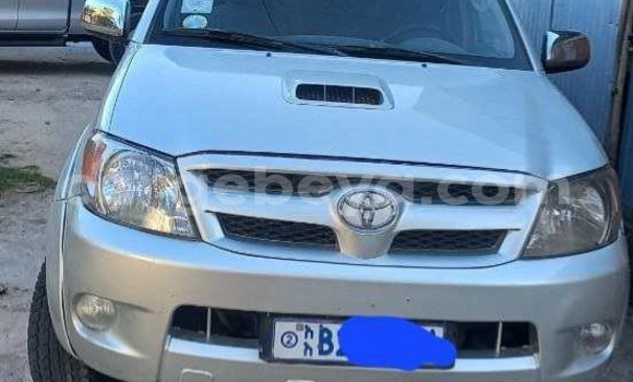 ይግዙ ያገለገለ Toyota Hilux ብር መኪና በ አዲስ አበባ በ ኢትዮጵያ ይግዙ ያገለገለ Toyota Hilux ብር መኪና በ አዲስ አበባ በ ኢትዮጵያ