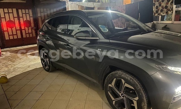 ይግዙ ያገለገለ Hyundai Tucson ጥቁር መኪና በ አዲስ አበባ በ ኢትዮጵያ