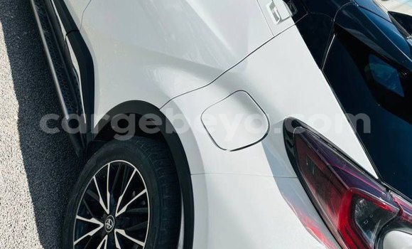 Acheter Occasion Voiture Toyota C-HR Blanc à Addis Ababa, Ethiopie Acheter Occasion Voiture Toyota C-HR Blanc à Addis Ababa, Ethiopie