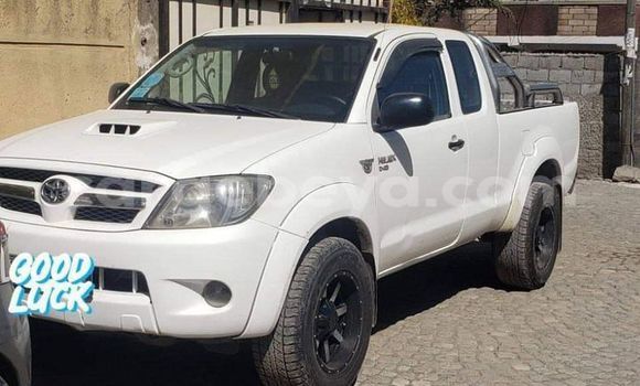 ይግዙ ያገለገለ Toyota Hilux ነጭ መኪና በ አዲስ አበባ በ ኢትዮጵያ ይግዙ ያገለገለ Toyota Hilux ነጭ መኪና በ አዲስ አበባ በ ኢትዮጵያ