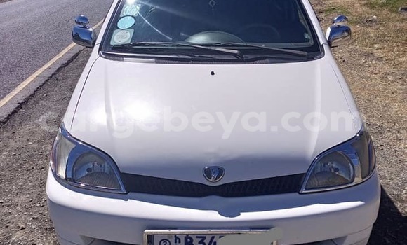 Acheter Occasion Voiture Toyota Platz Blanc à Addis Ababa, Ethiopie