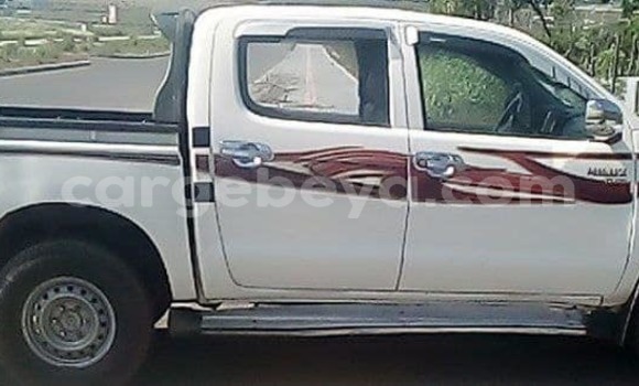 ይግዙ ያገለገለ Toyota Hilux ነጭ መኪና በ አዲስ አበባ በ ኢትዮጵያ ይግዙ ያገለገለ Toyota Hilux ነጭ መኪና በ አዲስ አበባ በ ኢትዮጵያ