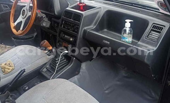 Oofamaa Suzuki Vitara Green Makiinaa iti Addis–Ababa keessatti Ethiopia keessatti Oofamaa Suzuki Vitara Green Makiinaa iti Addis–Ababa keessatti Ethiopia keessatti