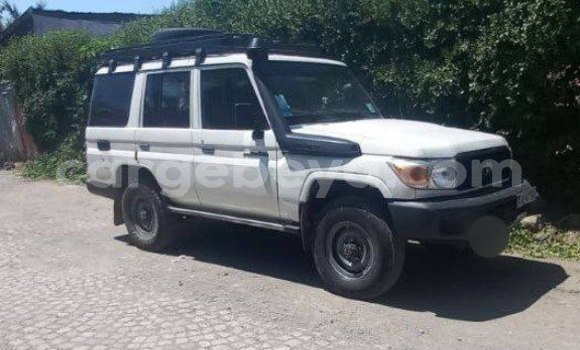 Buy Used Toyota Mark II White Car in Addis–Ababa in Ethiopia