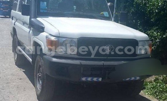 Acheter Occasion Voiture Toyota Mark II Blanc à Addis Ababa, Ethiopie Acheter Occasion Voiture Toyota Mark II Blanc à Addis Ababa, Ethiopie