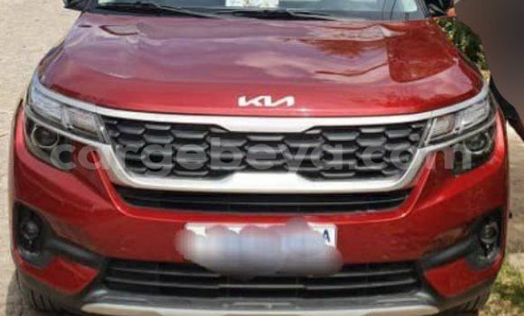 Oofamaa Kia Sorento Red Makiinaa iti Addis–Ababa keessatti Ethiopia keessatti