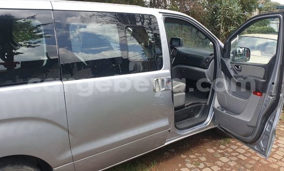 ይግዙ ያገለገለ Hyundai Starex ብር መኪና በ አዲስ አበባ በ ኢትዮጵያ ይግዙ ያገለገለ Hyundai Starex ብር መኪና በ አዲስ አበባ በ ኢትዮጵያ