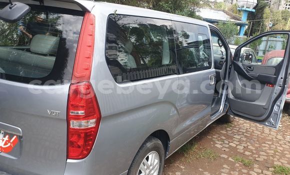 ይግዙ ያገለገለ Hyundai Starex ብር መኪና በ አዲስ አበባ በ ኢትዮጵያ ይግዙ ያገለገለ Hyundai Starex ብር መኪና በ አዲስ አበባ በ ኢትዮጵያ