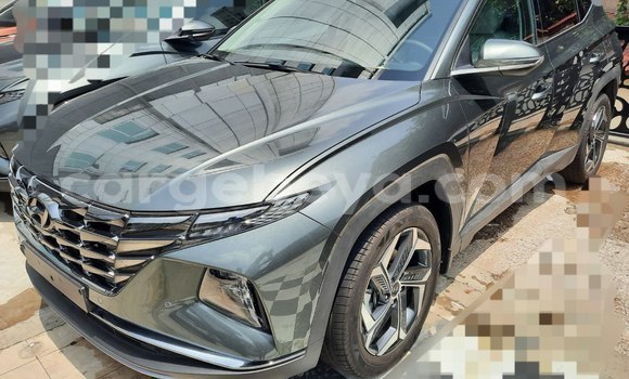 Haaraa Hyundai Tucson Beige Makiinaa iti Addis–Ababa keessatti Ethiopia keessatti