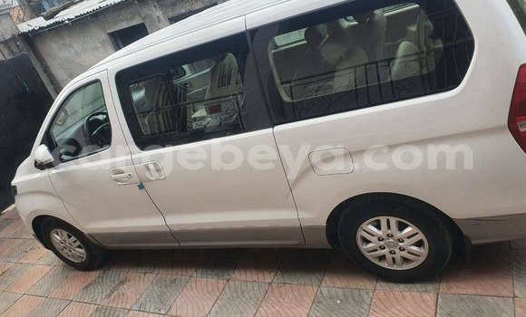 Acheter Occasion Voiture Hyundai Starex (H-1) Blanc à Addis Ababa, Ethiopie Acheter Occasion Voiture Hyundai Starex (H-1) Blanc à Addis Ababa, Ethiopie