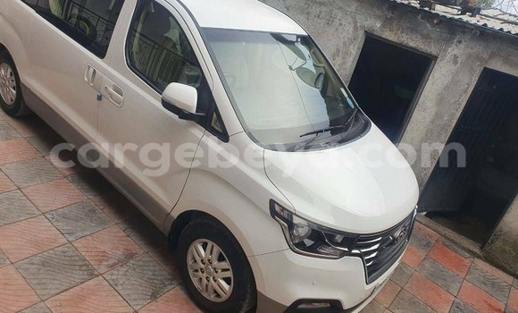 Acheter Occasion Voiture Hyundai Starex (H-1) Blanc à Addis Ababa, Ethiopie Acheter Occasion Voiture Hyundai Starex (H-1) Blanc à Addis Ababa, Ethiopie