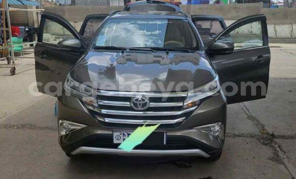 ይግዙ ያገለገለ Toyota Rush ብናማ መኪና በ አዲስ አበባ በ ኢትዮጵያ
