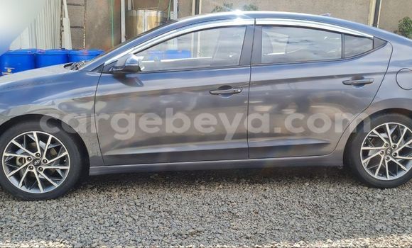 Acheter Occasion Voiture Hyundai Avante Beige à Addis Ababa, Ethiopie Acheter Occasion Voiture Hyundai Avante Beige à Addis Ababa, Ethiopie