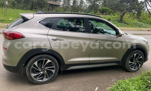 Acheter Occasion Voiture Hyundai Tucson Gris à Addis Ababa, Ethiopie Acheter Occasion Voiture Hyundai Tucson Gris à Addis Ababa, Ethiopie