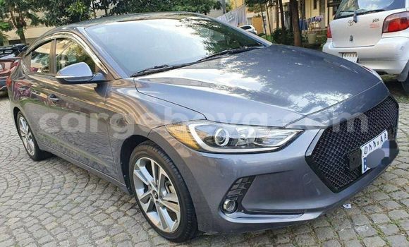 Oofamaa Hyundai Avante Beige Makiinaa iti Addis–Ababa keessatti Ethiopia keessatti