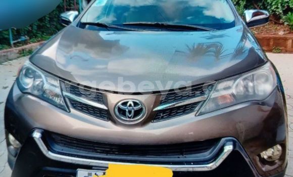ይግዙ ያገለገለ Toyota RAV4 Beige መኪና በ አዲስ አበባ በ ኢትዮጵያ