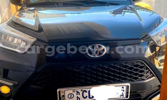 Oofamaa Toyota Ractis Black Makiinaa iti Addis–Ababa keessatti Ethiopia keessatti