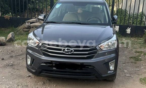 Oofamaa Hyundai Creta Beige Makiinaa iti Addis–Ababa keessatti Ethiopia keessatti