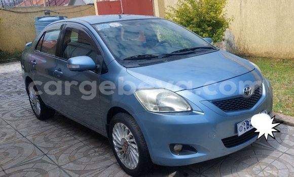 ይግዙ ያገለገለ Toyota Yaris ሰማያዊ መኪና በ አዲስ አበባ በ ኢትዮጵያ